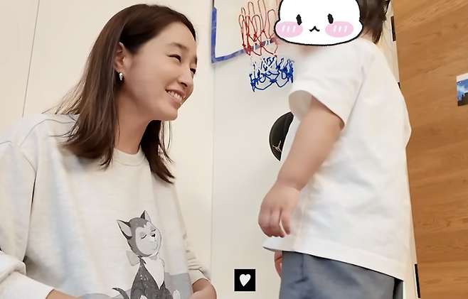 이민정과 딸. 사진 | 이민정 유튜브 채널 캡처.