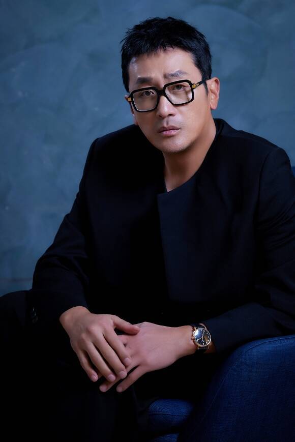 감독 겸 배우 하정우가 영화 '윗집 사람들' 개봉 관련 인터뷰를 진행했다. /㈜바이포엠스튜디오