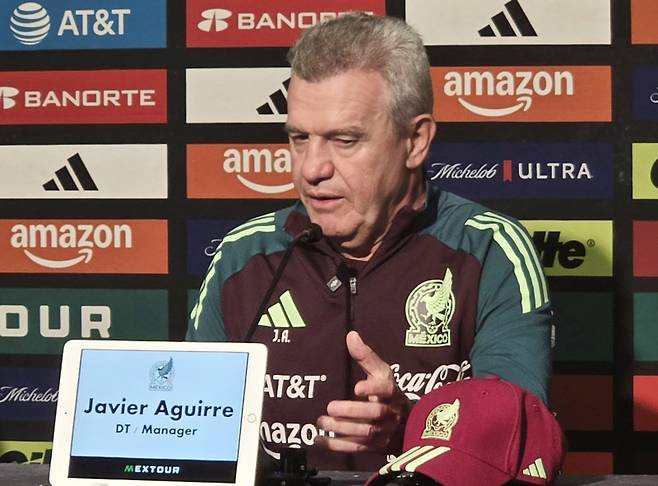 <yonhap photo-2005=""> 공식 기자회견 하는 멕시코 축구대표팀 감독 (내슈빌[미국 테네시주]=연합뉴스) 최송아 기자 = 하비에르 아기레 멕시코 축구대표팀 감독이 9일(한국시간) 미국 테네시주 내슈빌의 지오디스파크에서 열린 한국과의 친선경기 공식 기자회견에서 취재진 질문에 답하고 있다. 2025.9.9 songa@yna.co.kr/2025-09-09 09:57:14/ <저작권자 ⓒ 1980-2025 ㈜연합뉴스. 무단 전재 재배포 금지, AI 학습 및 활용 금지></yonhap>