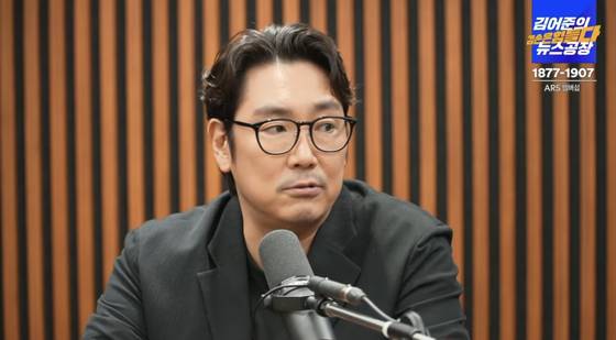 배우 조진웅이 유튜브 채널에 출연해 12·3 내란사태에 대해 언급했다. 사진 유튜브 캡처