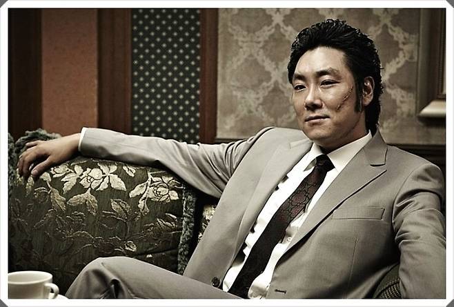 Cho Jin-woong stars in "Nameless Gangster" (Showbox)