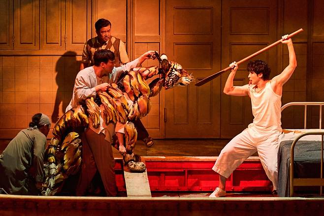 Actor Park Kang-hyun acts as Pi in the ongoing play, ″Life of Pi,″ staged at the GS Arts Center in Gangnam District, southern Seoul, set to run through March 2. [S&CO]