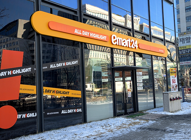 서울 강서구 마곡동에 위치한 이마트24 마곡프리미엄점. 이마트24는 지난 3일 차세대 가맹점 표준 모델 ‘프로토 타입’을 공개했다. [김혜진 기자]