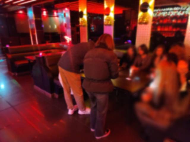 지난 4일 부산경찰청과 관련 기관의 외국인 전용 유흥업소 합동 점검이 이뤄지고 있다. 부산경찰청 제공