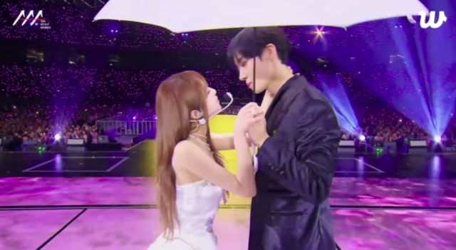 추영우, 최예나 / 위버스