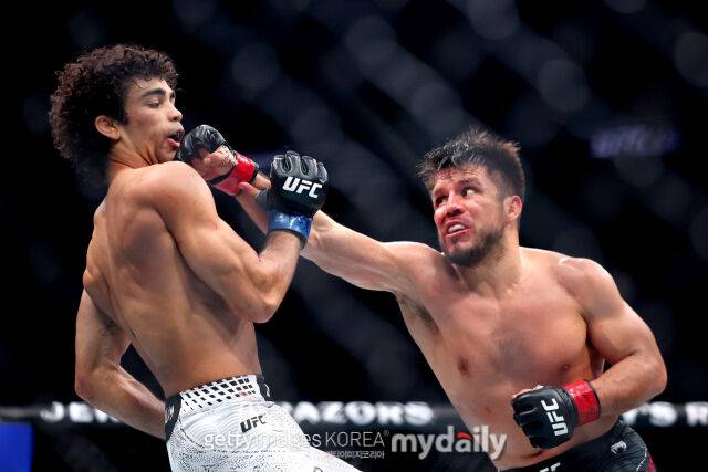 페이튼 탤벗(왼쪽)과 맞붙은 헨리 세후도./게티이미지코리아