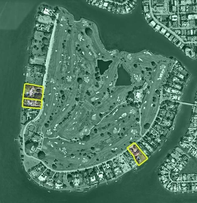 플로리다 인디언크리크 섬에 있는 제프 베이조스의 부동산 세 곳(노란색 표시). 두 채는 허물고 초대형 단지를 새로 지을 예정이며, 나머지 한 채는 공사 기간 임시 거주지로 사용되고 있다. 구글 지도
