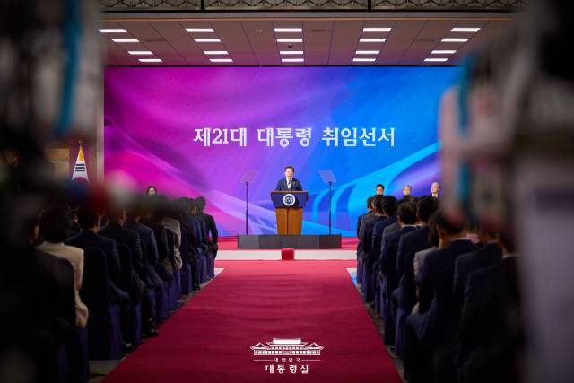 이재명 대통령이 6월4일 국회의사당 본청 로텐더홀에서 대한민국 제21대 대통령 취임선서를 하고 있다. 사진제공=대통령실