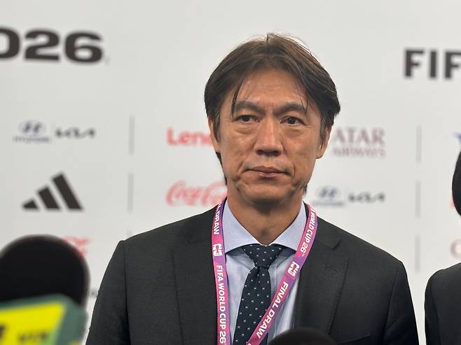 홍명보 대표팀 감독은 7일(한국시간) 외신의 32강 토너먼트 진출 예상에도 경계를 늦추지 않았다. 월드컵엔 쉽게 생각할만한 팀이 없다는 생각때문이다. 워싱턴│뉴시스