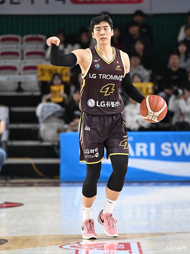 LG 양홍석, 윤원상은 국군체육부대(상무)에서 전역한 뒤 팀에 합류하자마자 큰 힘을 보태고 있다. EASL을 병행하며 강행군을 소화하고 있는 LG로선 이들의 복귀가 마치 새로운 영입과 같을 정도로 반갑다. LG 양홍석. 사진제공｜KBL