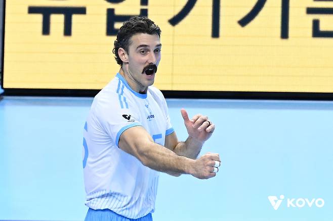 대한항공 카일 러셀이 지난 8일 삼성화재전 득점 후 기뻐하고 있다. KOVO 제공