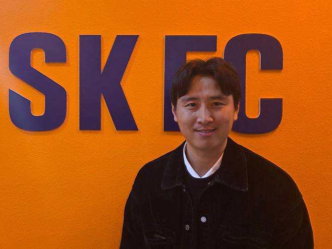 구자철 제주 SK 유소년 어드바이저가 지난 7일 제주월드컵경기장에서 북중미 월드컵 조 추첨 결과에 대해 평가하고 있다. 황민국 기자