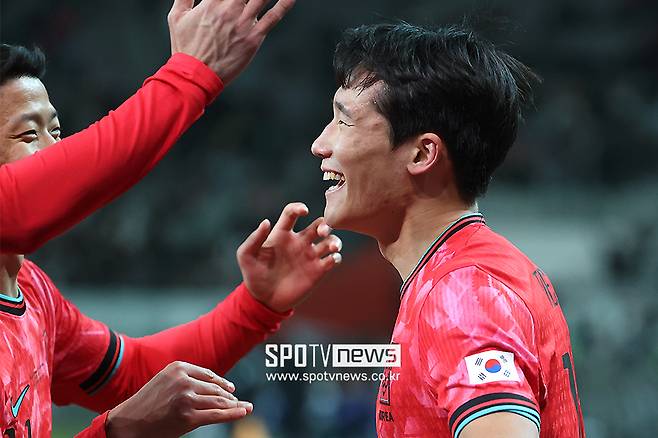 ▲ 이태석은 아버지 이야기를 피해갈 수 없다. 한국 축구 영광에 한 획을 그었던 이을용을 아버지로 둔 이태석이라 언제나 비교된다. 그래도 아버지의 발자취를 그대로 밟는 것을 목표로 홍명보호 중심으로 도약하길 기대한다.ⓒ곽혜미 기자