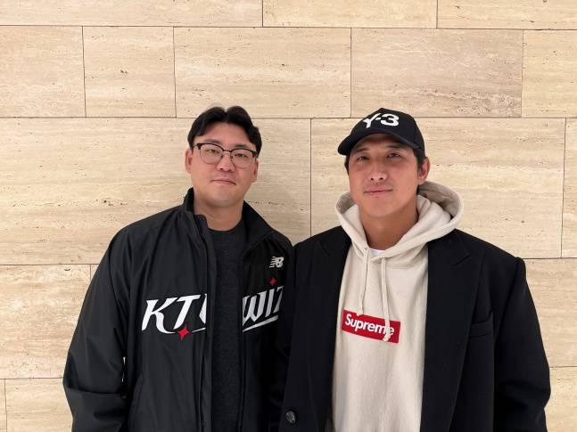 지난 11월 29일 수원컨벤션센터에서 열린 '2025 kt wiz 팬 페스티벌'에 참석했던 장성우(왼쪽)와 황재균의 모습. /사진=KT 위즈