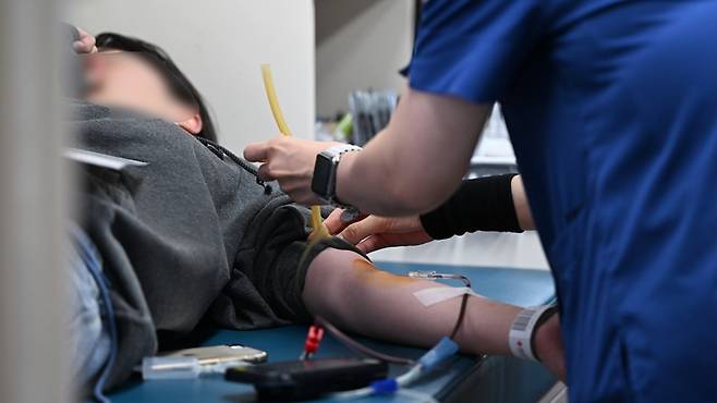 대한적십자사는 일부 혈액원이 주말·휴일 근무 시 휴게시간에 특근수당을 지급하는 것을&nbsp; 인지하고도 계속해서 은폐했다.[사진｜뉴시스]