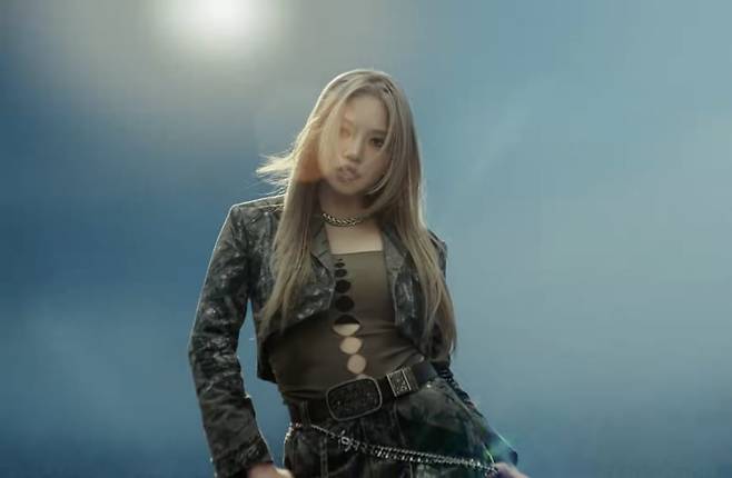 사진=그룹 올데이 프로젝트 'LOOK AT ME' MV