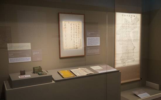 '암행어사, 백성의 곁에 서다' 전시 1부. 임금이 어사에게 지급한 도장 '봉사직인' 등이 눈에 띈다. 백지영기자