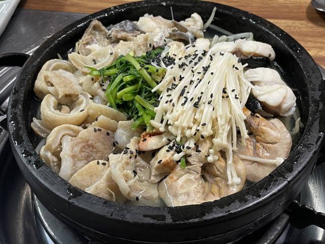 우해이어보 속 어류를 활용한 코스요리 체험에서 나온 아구수육.