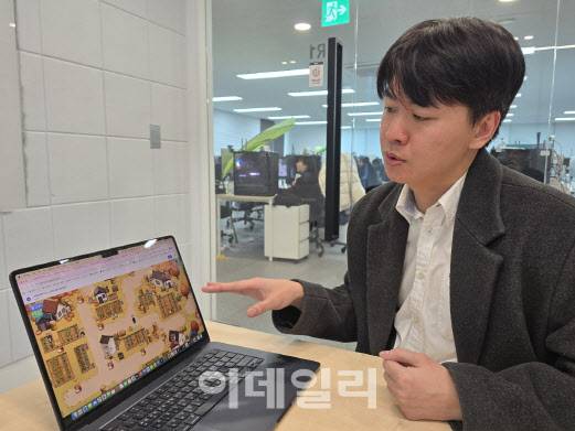 젭 김상엽 대표가 이데일리와 인터뷰에서 젭 퀴즈 서비스를 설명하고 있다(사진=윤정훈 기자)