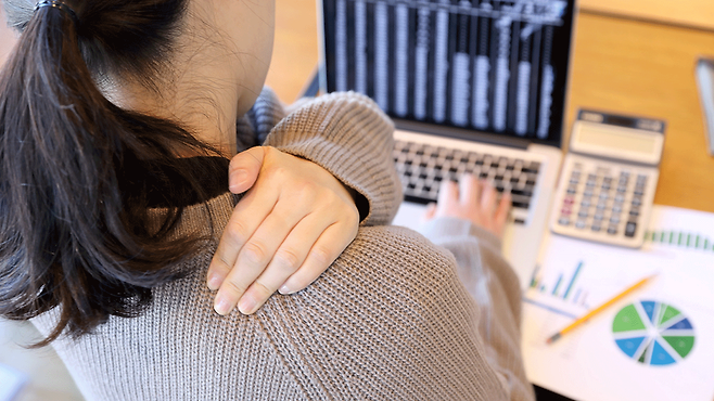 낫지 않는 어깨 뒤쪽 통증, 뭉친 근육 아닌 '액와신경' 문제 확인 필요｜출처: 클립아트코리아