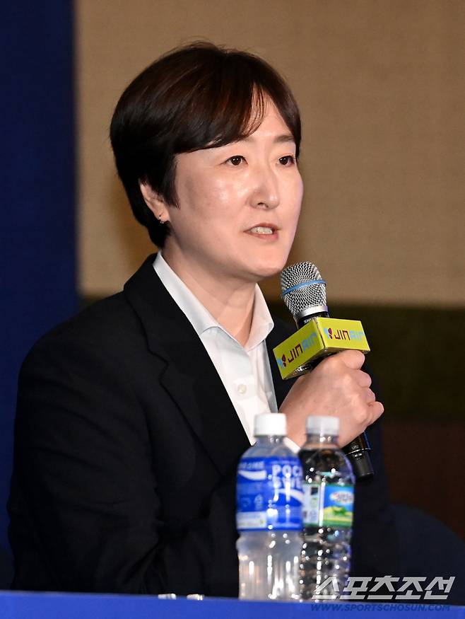 16일 리베라호텔에서 열린 V리그 여자부 미디어데이. 페퍼저축은행 장소연 감독이 인사말을 하고 있다. 허상욱 기자wook@sportschosun.com/2025.10.16/