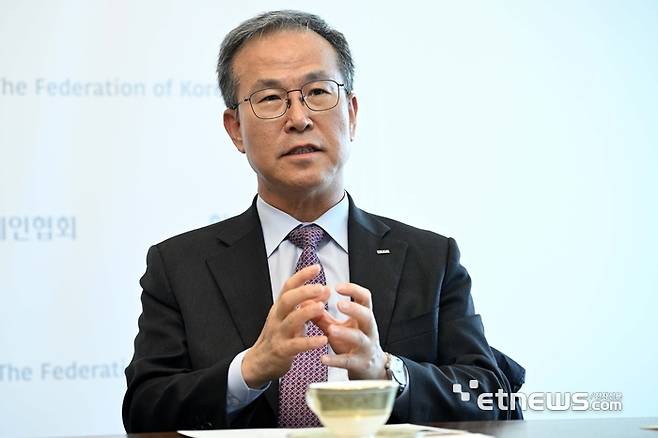 '제13회 국제 e모빌리티 엑스포 성공개최를 위한 공동조직위원장 대담 토론회'가 3일 서울 여의도 FKI타워에서 열렸다. 방승찬 한국전자통신연구원장이 발언하고 있다. 김민수기자 mskim@etnews.com