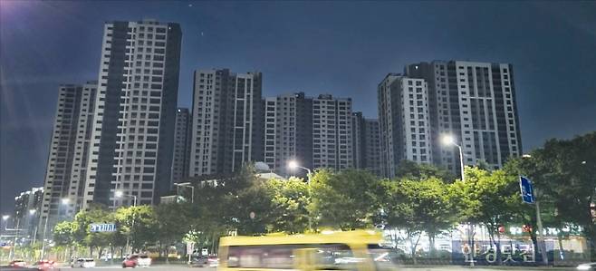 대구 달서구의 한 미분양 아파트에 불이 꺼져 있다. 사진=한경DB