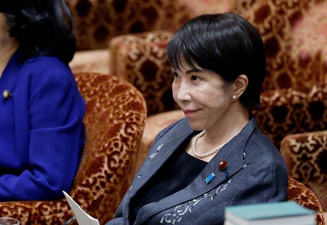 다카이치 사나에 일본 총리가 9일 도쿄 국회에서 열린 중의원 예산위원회 회의에 참석하고 있다.EPA연합뉴스