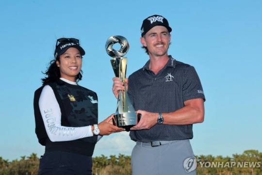 지난해 그랜트 손턴 인비테이셔널 우승 차지한 패티 타와타나낏과 제이크 냅. 사진[게티이미지/AFP=연합뉴스]