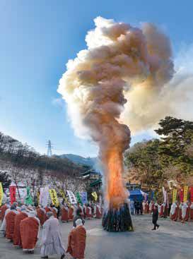 사찰에서 스님의 시신을 화장하는 다비식 모습.(사진 유재철 제공)