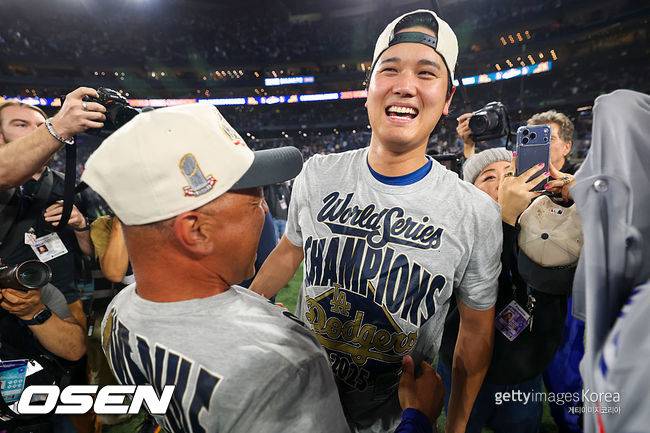 [사진] 다저스 오타니와 로버츠 감독. ⓒGettyimages(무단전재 및 재배포 금지)