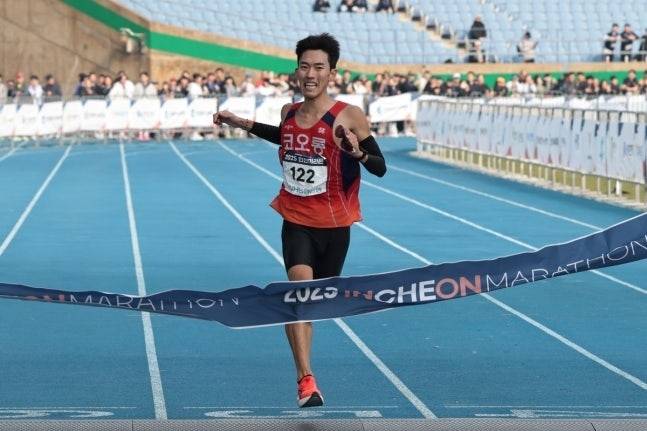 올해 한국 최고 기록은 박민호가 지난달 인천 국제마라톤에서 세운 2시간 11분 58초다. 대한육상연맹 제공