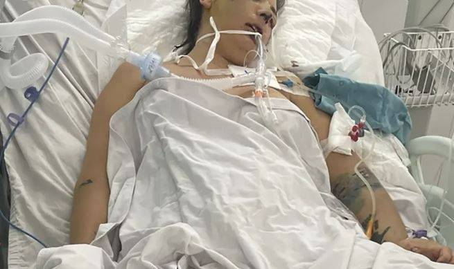 베트남의 다낭에서 수술 직후 위독한 상태에 빠진 클로이 모데이(31). 고 펀드 미 캡처