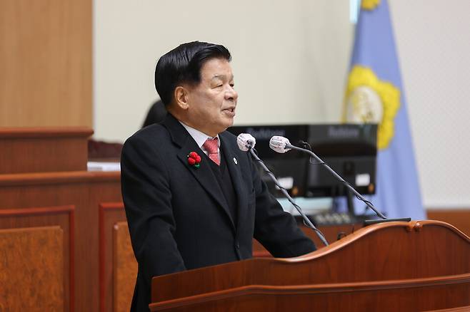 이상근 고성군수가 제306회 고성군의회 제2차 정례회 제2차 본회의에서 시정연설을 하고 있다. ⓒ고성군 제공