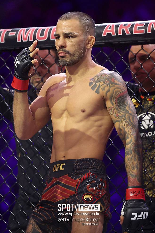 ▲ 화끈한 파이팅스타일과 책임감 있는 아버지의 모습으로 큰 사랑을 받고 있는 알렉산드레 판토자는 재기를 다짐했다.