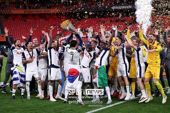 ▲ 토트넘 팬들에게 손흥민은 단순히 뛰어난 공격수가 아니라 시대를 대표한 상징이었다. 이제 그 상징은 경기장 밖 런던 건물 벽면 위 그리고 팬들의 기억 속에 영원히 남게 된다.