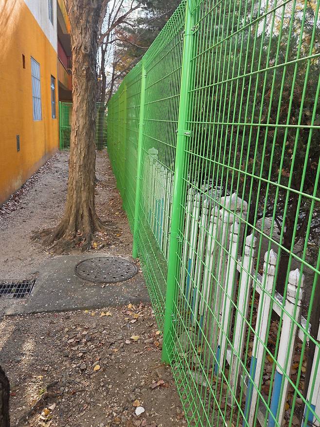 학교 부지 내 설치된 새로운 울타리. 대전동부교육지원청 제공