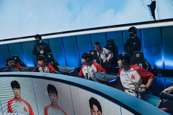 올 게이머스(사진=스마일게이트 제공).