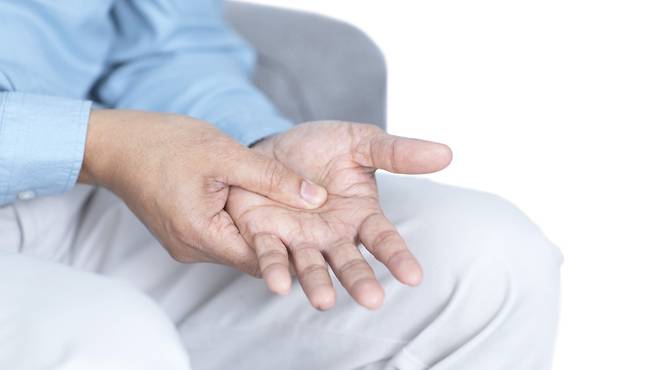 혈액순환 장애가 있을 경우 사지가 저리고 차거나 근육이 당기고 머리가 아플 수 있다 | 출처: 클립아트코리아