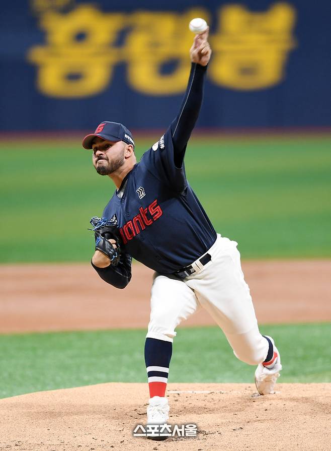 롯데 감보아가 24일 고척스카이돔에서 열린 2025 KBO리그 키움과 경기에 선발 등판해 힘차게 공을 던지고 있다. 2025. 7. 24. 고척 | 박진업 기자 upandup@sportsseoul.com