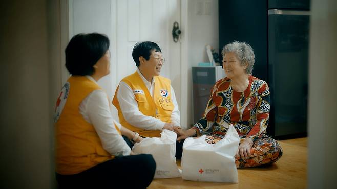 대한적십자사는 지난 2012년 ‘희망풍차’ 나눔 플랫폼을 출범한 이후 취약가구 결연과 긴급지원을 통해 맞춤형 통합서비스를 제공하고 있다. 대한적십자사 제공