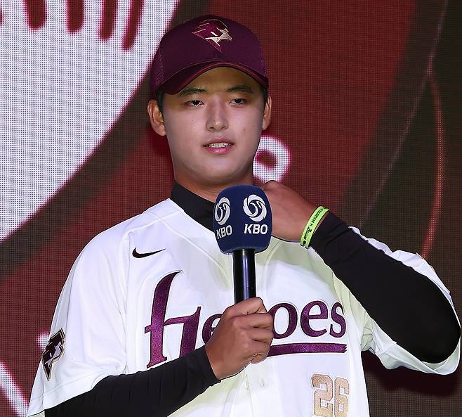 Park Jun-hyun, selected first overall in the 2026 KBO Rookie Draft by the Kiwoom Heroes, speaks during the draft at Lotte Hotel World in Songpa District, southern Seoul, on Sept. 17. [NEWS1]