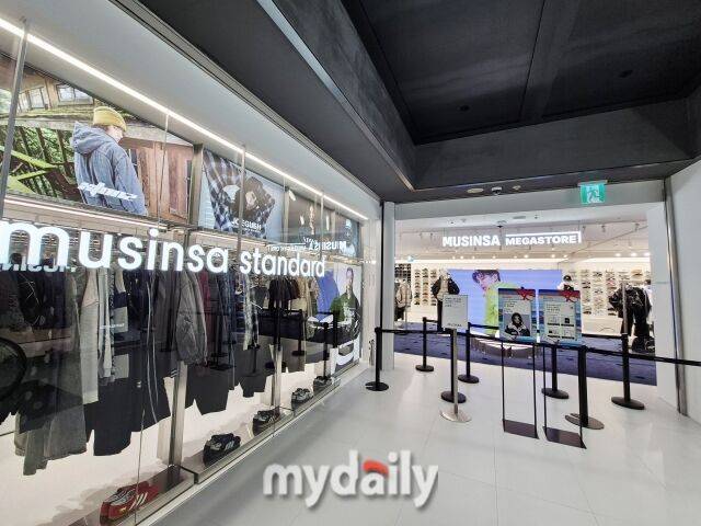 무신사가 11일 서울 용산 아이파크몰 2층에 1000평 규모의 초대형 패션 매장 ‘무신사 메가스토어 용산’ 문을 연다. /방금숙 기자