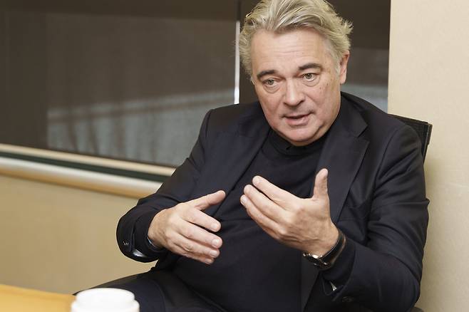 피터 폴 카인라드 회장은  콩쿠르는 물론 콩쿠르 이후 커리어를 쌓는 연주자들은 “기존의 것의 복제하는 것이 아니아 개성과 진정성, 독창성을 가지며 나만의 정체성을 보여주는 것이 핵심”이라고 했다. [한국문화예술위원회 제공]