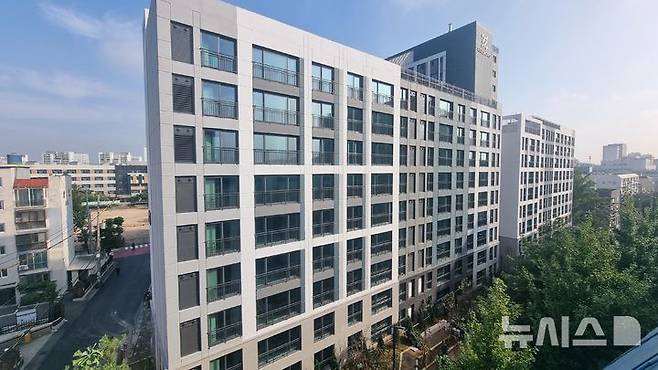 [부천=뉴시스]정일형 기자 = 지난달 오정구 원종동 광성보원 가로주택정비사업이 준공을 마쳤다. (사진=부천시 제공)