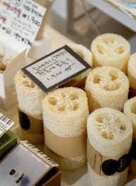 100% 자연 분해되는 천연 수세미. 알맹상점의 인기 판매 품목이다.