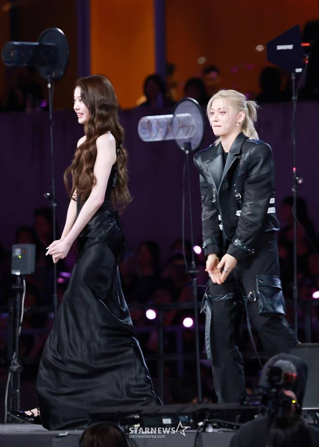 필릭스-장원영 '예의바른 남녀의 행동'[AAA2025 화보]