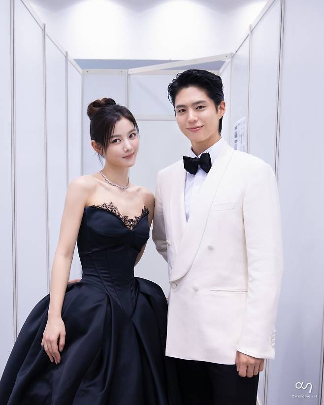 왼쪽부터 김유정, 박보검 /사진=어썸이엔티 공식 인스타그램