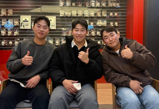 왼쪽부터 이원재, 김정운, 류현인. /사진=KT 위즈 제공