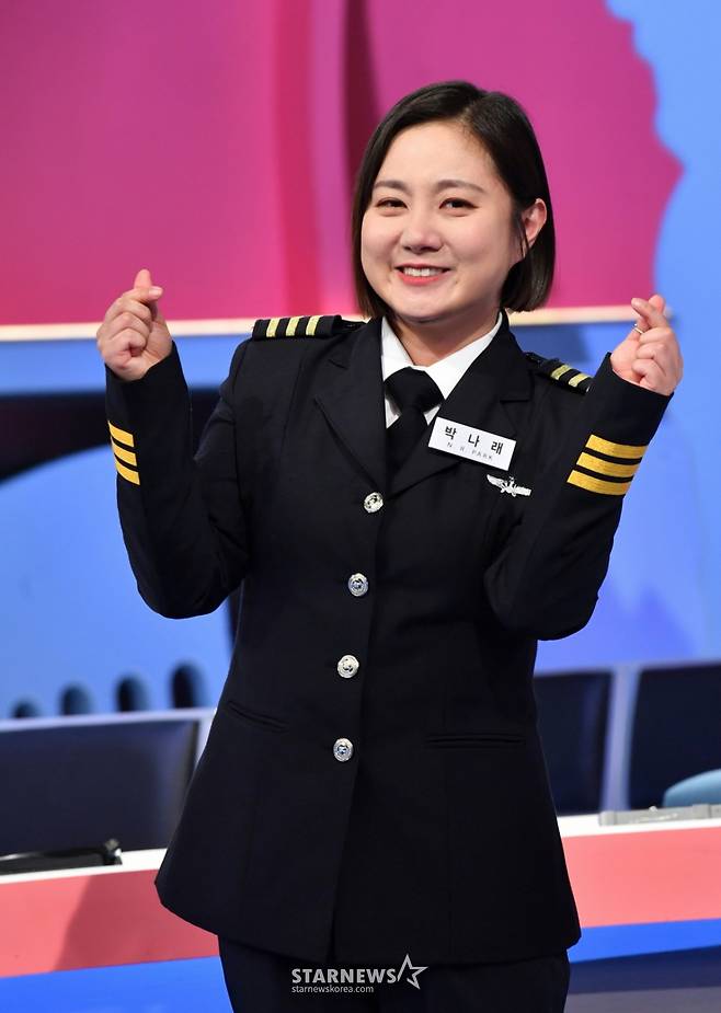 코미디언 박나래가 19일 오후 온라인 생중계로 진행된 KBS 2TV 예능 '걸어서 환장 속으로' 제작발표회에 참석해 포즈를 취하고 있다.  닮은 듯 다른 스타 가족들의 환상 혹은 환장이 될 좌충우돌 해외여행 '걸어서 환장 속으로'는 오는 22일 첫 방송된다. /사진제공=KBS 2023.01.19